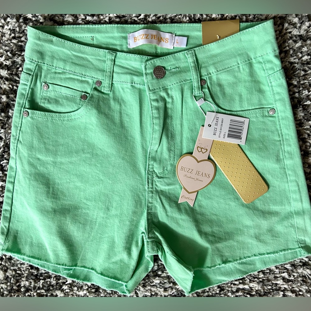 Shorts Juniors size 7, 28” waist. Lime green short cutoff.NWT